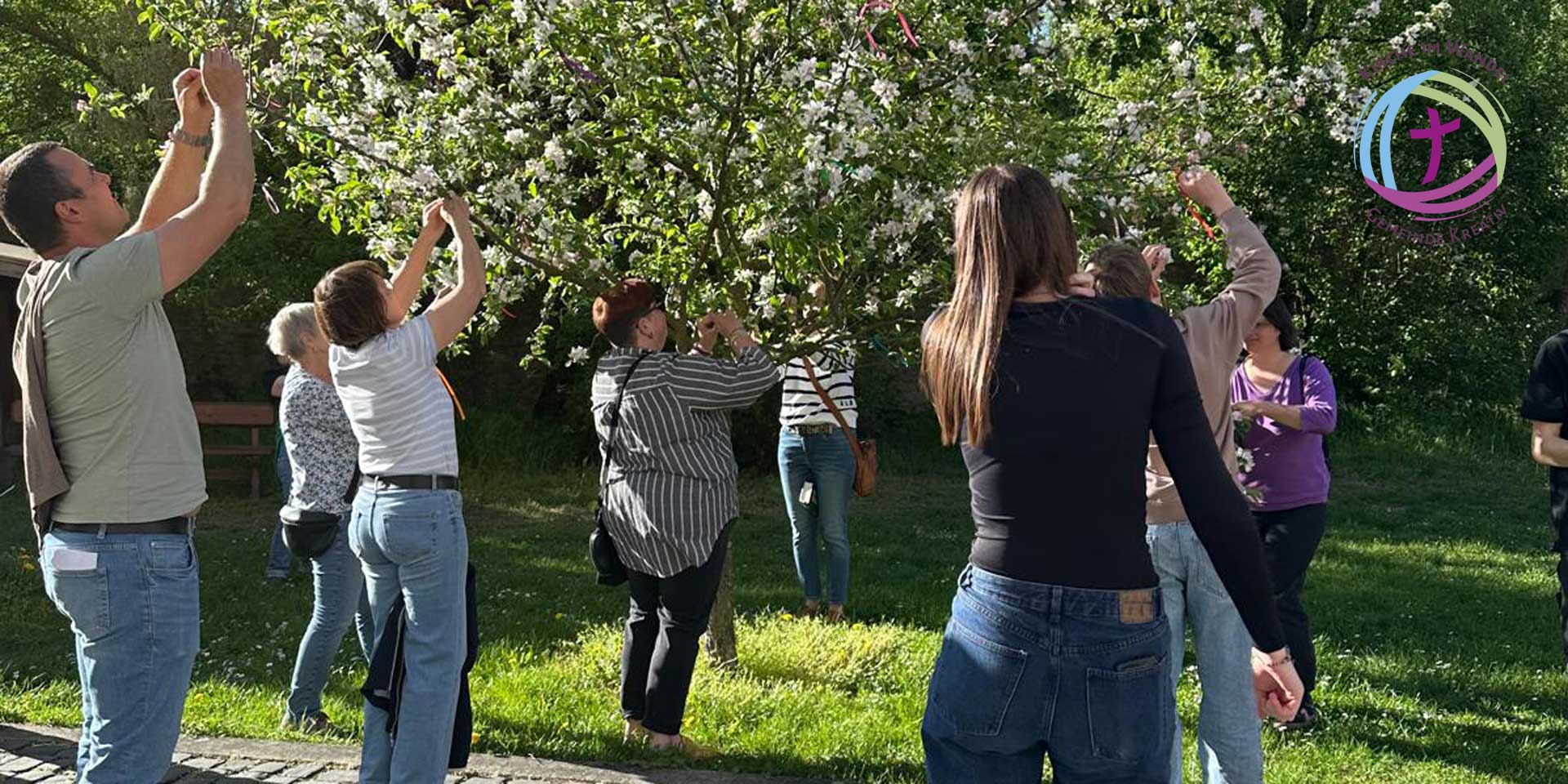 Im Frühjahr begab sich die Gemeinde auf einen spirituellen Spaziergang zur Jahreslosung 'Siehe, ich mache alles neu'.