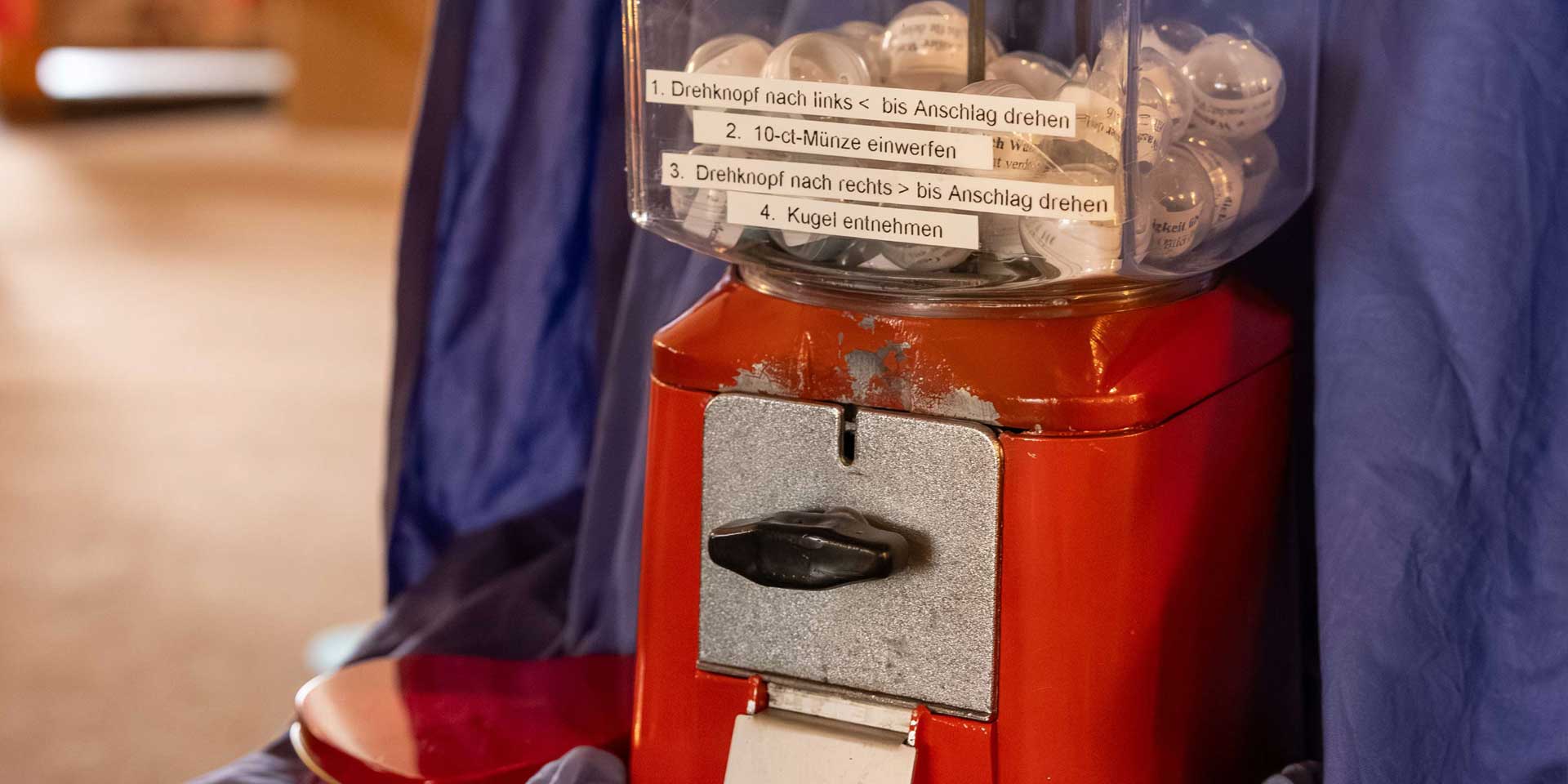 Der Kaugummiautomat spendet Segen.